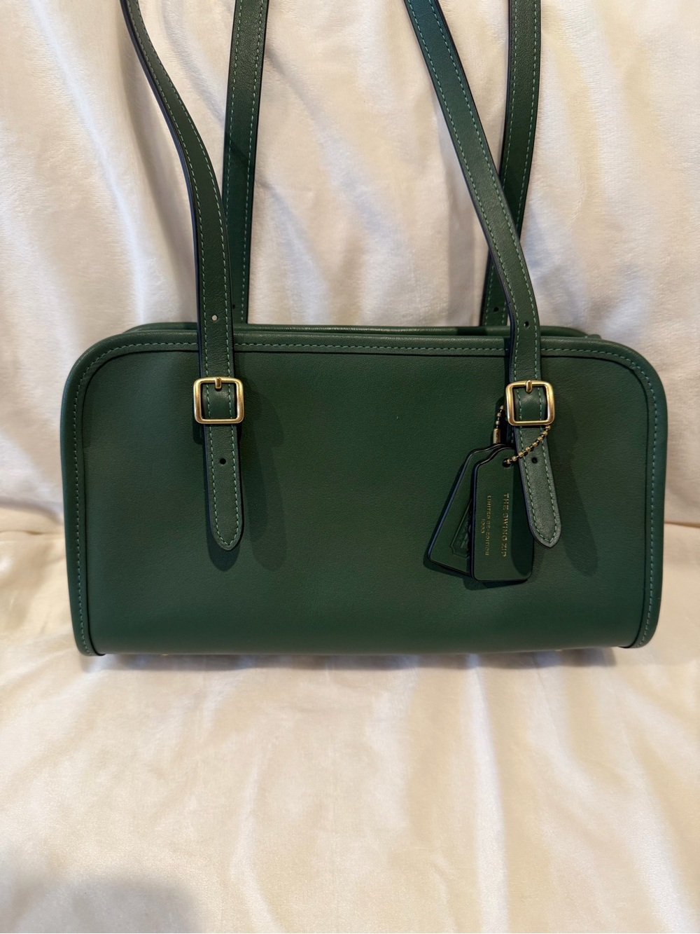 LIKE NEW COACH Swing Zip in Hunter Green